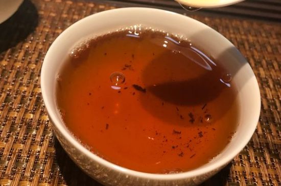 大紅袍第一泡要倒掉嗎，洗茶水需倒掉但第一泡出湯