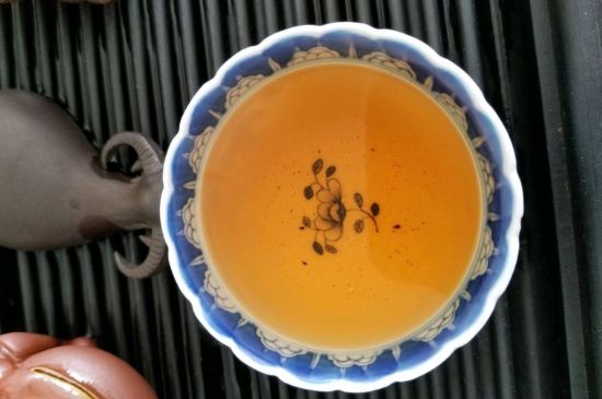 大紅袍第一泡要倒掉嗎，洗茶水需倒掉但第一泡出湯