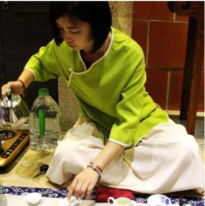 女士喝茶的手勢(shì)，女人正確喝茶手勢(shì)姿勢(shì)圖