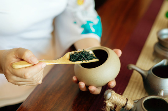 女人喝茶要行扣茶禮嗎，叩茶禮女士能用嗎？