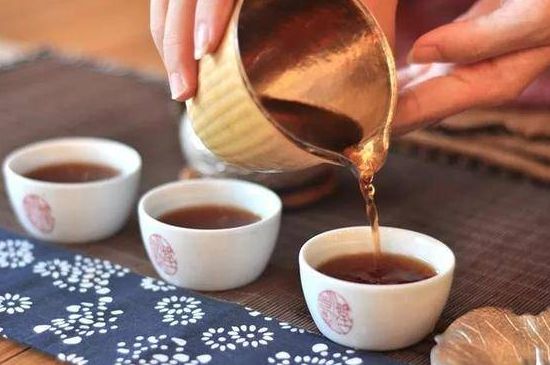 喝茶茶桌上的禮儀有哪些，泡茶待客十大禮儀不可不做！