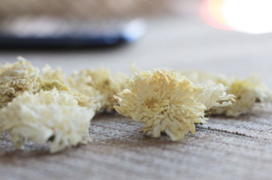 菊花茶買小朵還是大朵，泡茶用的小菊花和大菊花哪個好