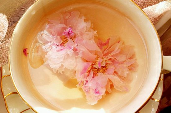 玫瑰花茶的功效與作用，堅(jiān)持喝一個月玫瑰花茶會怎樣？