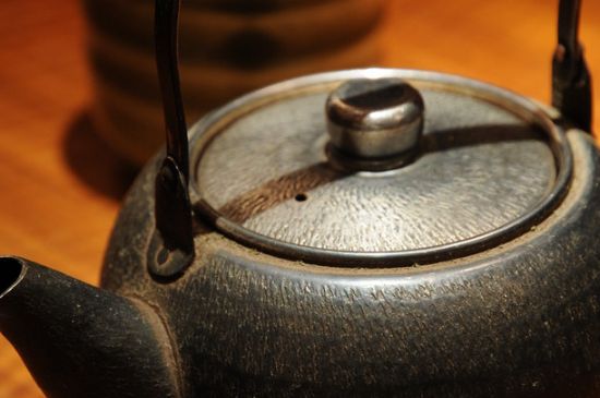 日本鐵壺怎么開壺，新鐵壺開壺方法