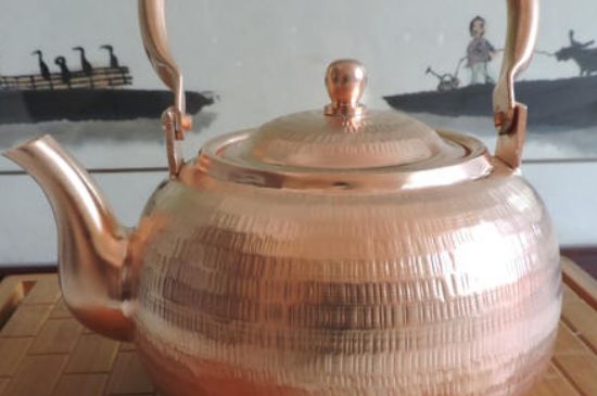 用銅壺?zé)惺裁唇?，銅壺煮水的兩大忌諱和好處