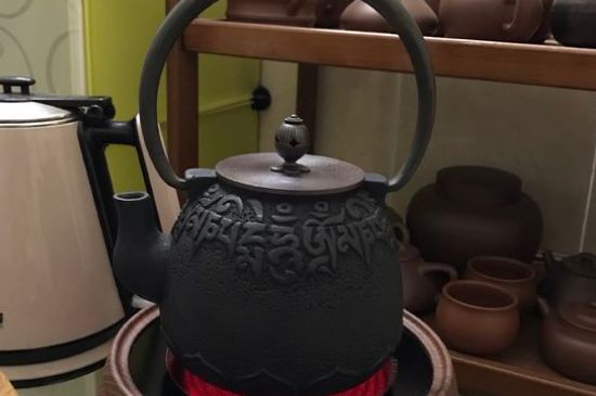 鐵壺生銹燒的水有害嗎，鐵壺內(nèi)壁生銹怎么辦