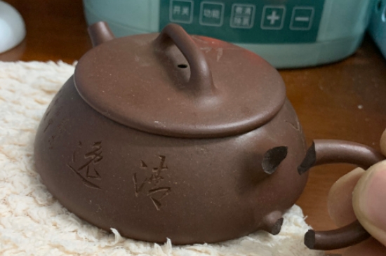 新買的紫砂壺為什么會(huì)裂，真的紫砂壺是不是很容易開裂？