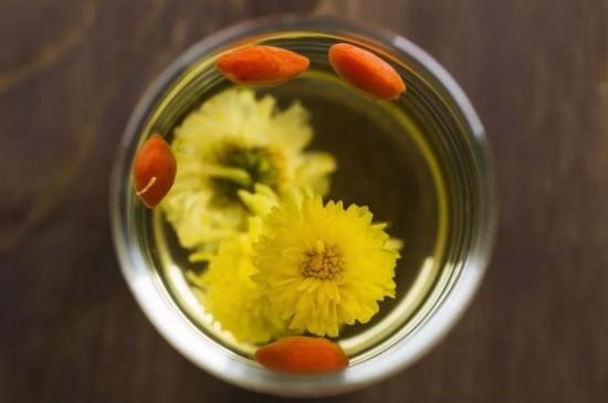 菊花茶的最佳搭配有哪幾樣，菊花茶和什么搭配喝效果好？