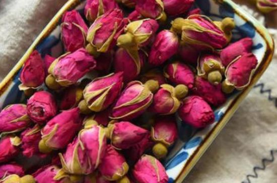 干玫瑰花泡水放幾顆，玫瑰花泡水一次放幾朵？