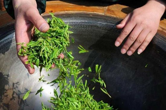 龍井茶炒茶葉怎么炒出好茶色，茶葉怎樣做出來最綠？