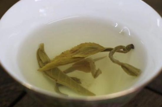 茉莉龍珠泡開后為什么都是梗，茉莉龍珠泡開后什么樣？