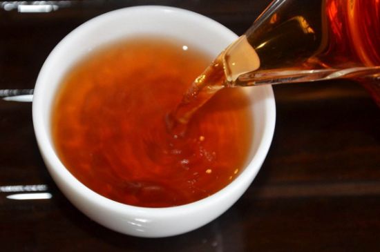 茯磚茶與普洱茶哪個(gè)好，茯茶和普洱茶口味區(qū)別