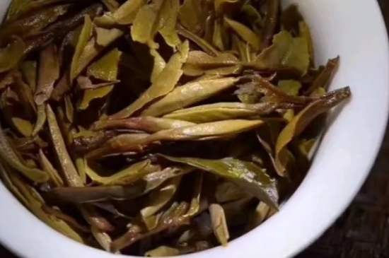 老白茶上火還是去火？夏季喝煮的老白茶會容易上火！