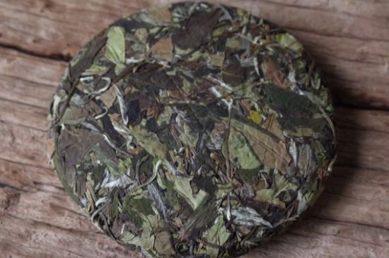 怎么撬老白茶茶餅不容易碎，福鼎白茶如何撬茶方法