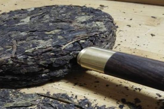 伏茶里的金花是黃曲霉素嗎，金花茯茶里的是什么菌