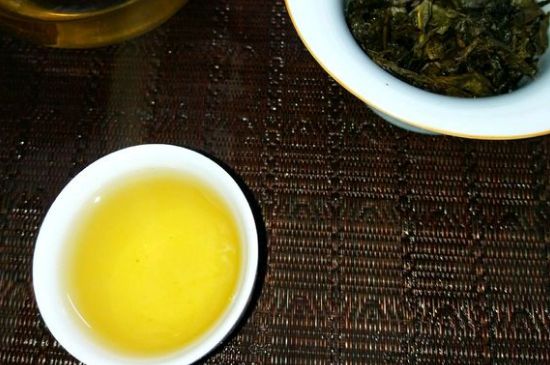 一天什么時(shí)候喝黑茶最好，喝黑茶一天最佳時(shí)間和季節(jié)