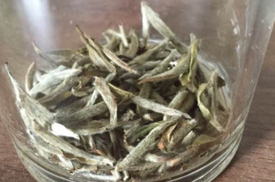 白毫銀針年份越久越好嗎，銀針白毫是否越陳越好