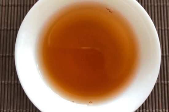 老白茶上火還是去火？夏季喝煮的老白茶會容易上火！