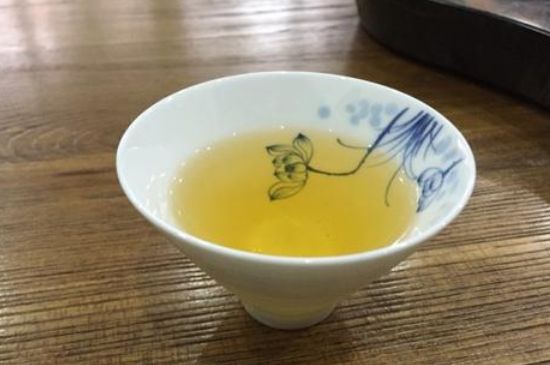 鴨屎香單叢雪片茶的特點(diǎn)，鳳凰雪片茶有什么特點(diǎn)？