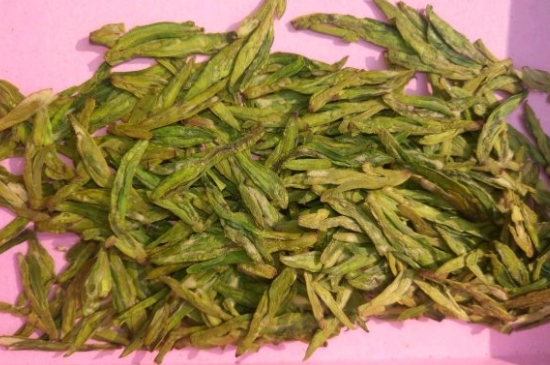 西湖龍井新茶和陳茶的區(qū)別，怎么區(qū)分龍井新茶和舊茶？