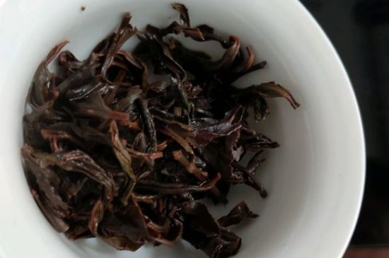 正山小種喝起來苦澀有點(diǎn)酸對嗎，正山小種發(fā)酸有害嗎