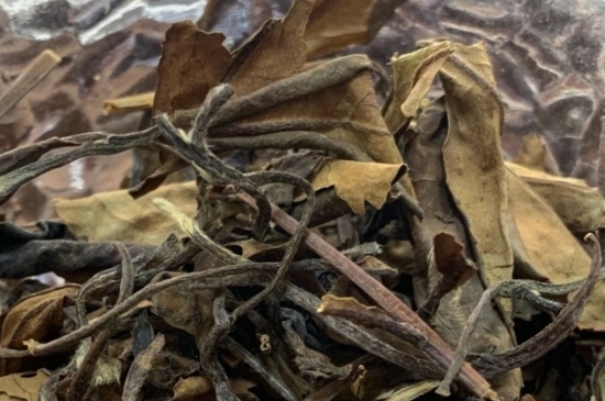 老白茶上火還是去火？夏季喝煮的老白茶會容易上火！