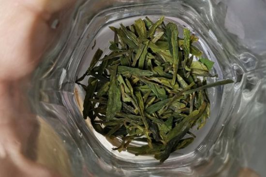 龍井茶放二年了能喝嗎，過(guò)期龍井茶的妙用！