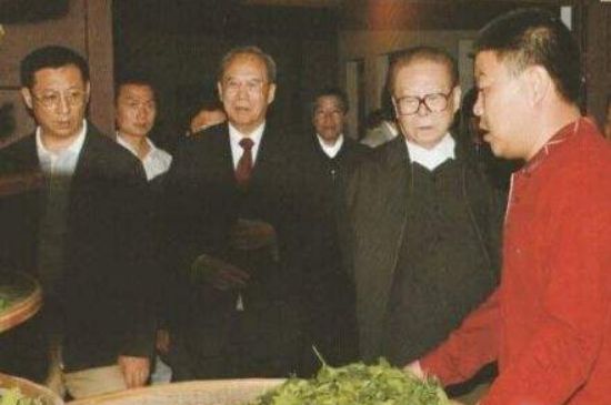 母樹大紅袍給誰喝了，為什么母樹大紅袍叫三棵六株？