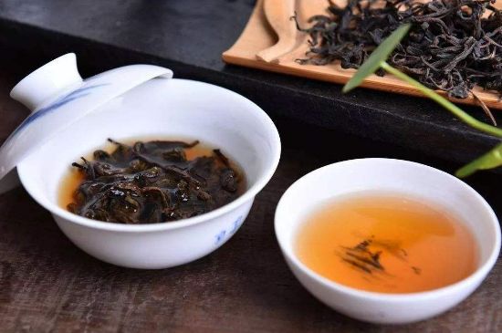茯磚茶與普洱茶哪個(gè)好，茯茶和普洱茶口味區(qū)別