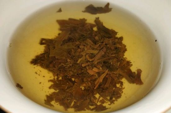 女人喝紅茶好還是喝普洱茶好，普洱茶和紅茶哪個(gè)適合女人喝