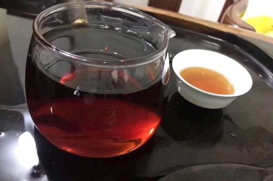 黑茶排濕毒的身體表現(xiàn)，喝黑茶排毒反應癥狀