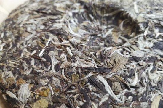 7年壽眉和2年白牡丹哪個(gè)好，老白茶壽眉與白牡丹的口感區(qū)別