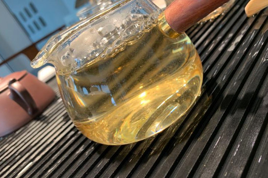 白毫銀針年份越久越好嗎，銀針白毫是否越陳越好