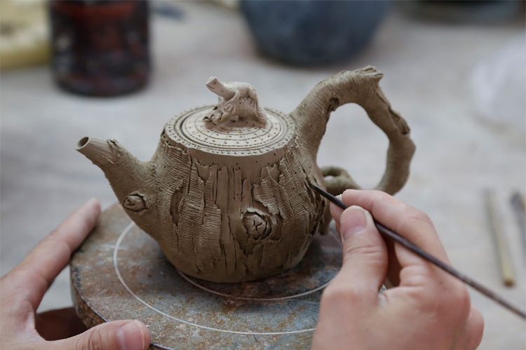 仿木外皮紫砂壺，創(chuàng)意木樁手工雕刻紫砂壺