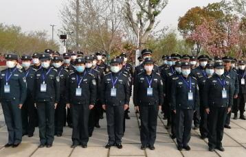 千萬不要小瞧保安！?。。。。?>
                                </a>
                            </div>
                            <div   id=